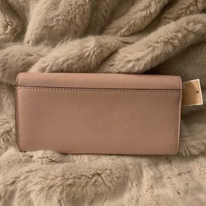 Michael Kors Bags - Michael Kors Wallet- NWT!! ๐ค Michael Kors Bags - Michael Kors Wallet- NWT!! ๐ค